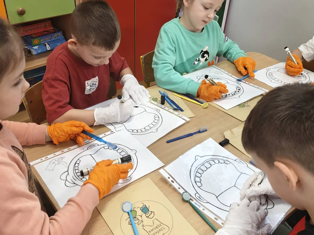  Dzieci rysują