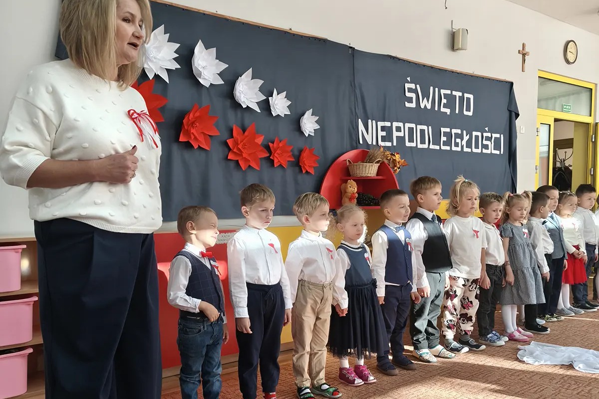  Dzieci i osoba dorosła w...